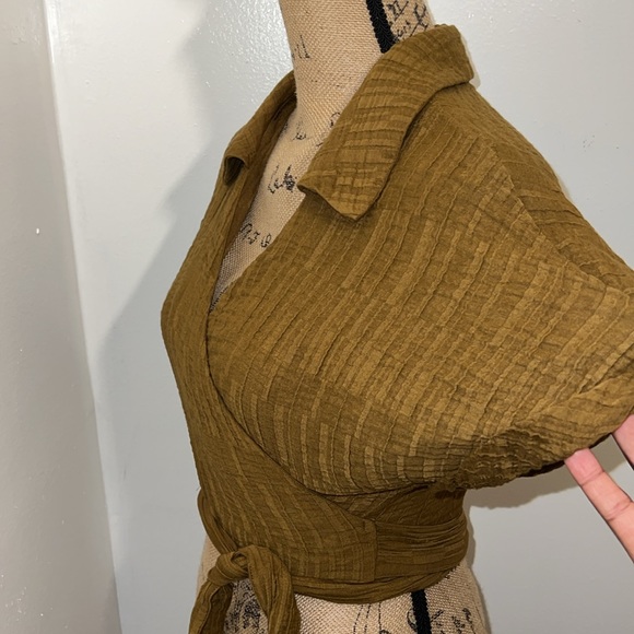 Forever 21 Textured Wrap Top Blouse - Picture 5 of 8